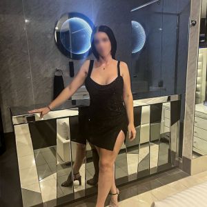 Ariah Adams | Brunette Beauty