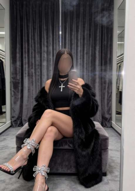 Teya Rae | Brunette Beauty 