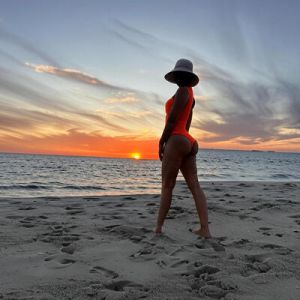 Bonnie B | Sexy Stunning Babe 