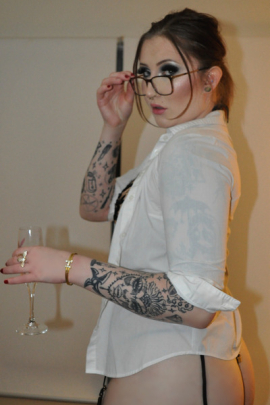 Bettie Page | Brunette Beauty | 0481 867 350