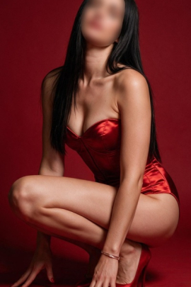 Teya Rae | Brunette Beauty 